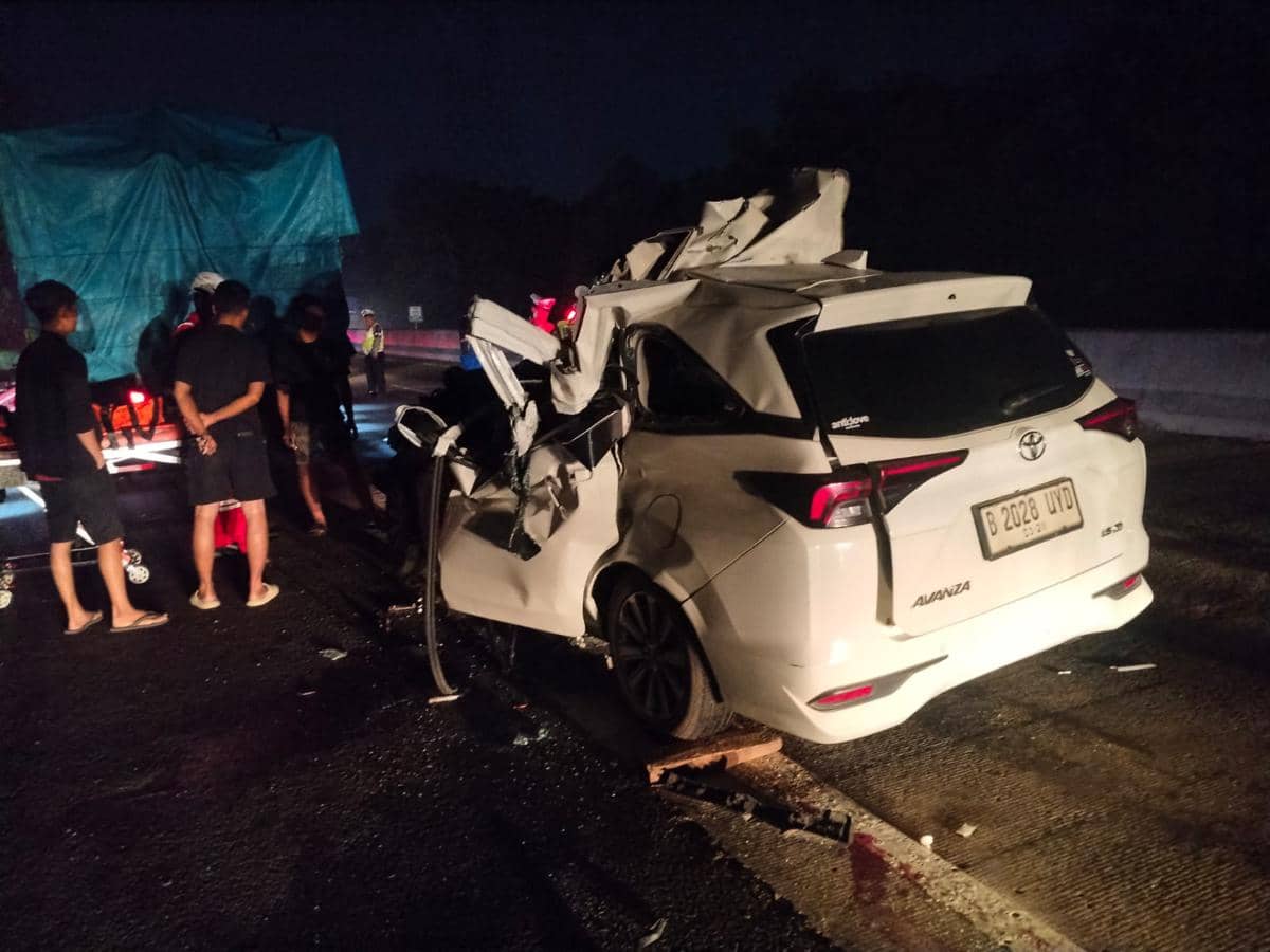 Laka Maut Avanza Tabrak Truk di Tol Bakter, Satu Penumpang Tewas