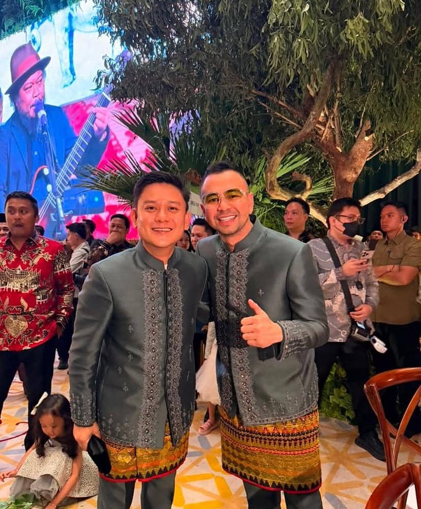 Potret sejumlah artis menghadiri pernikahan Rizky Irmansyah dan Chika Yelanovy, dibagikan Melly Goeslaw.