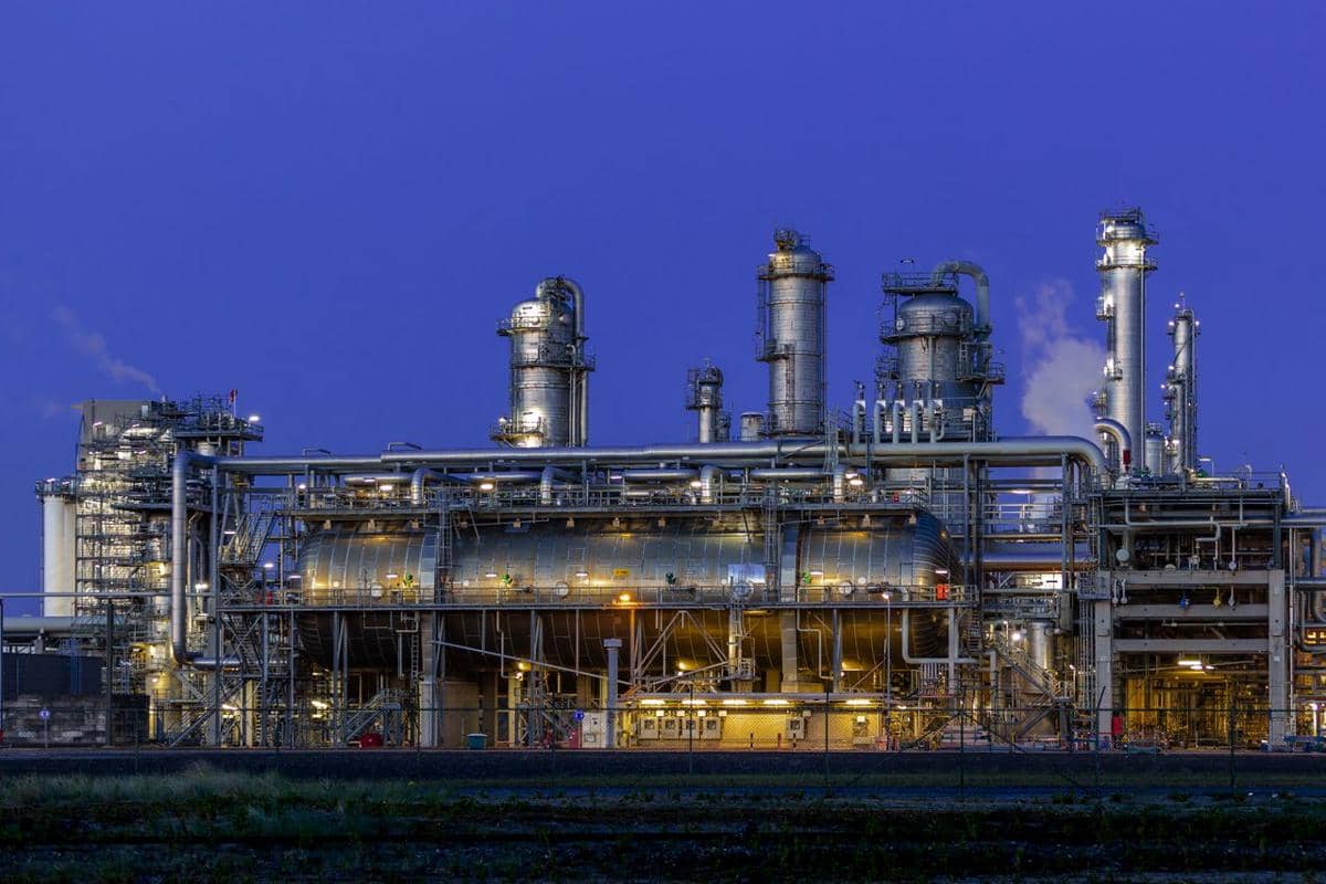 Ladang minyak dan gas.