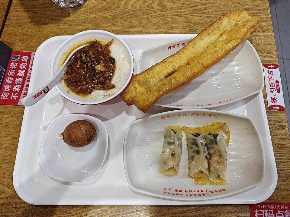 ilustrasi sarapan dengan youtiao