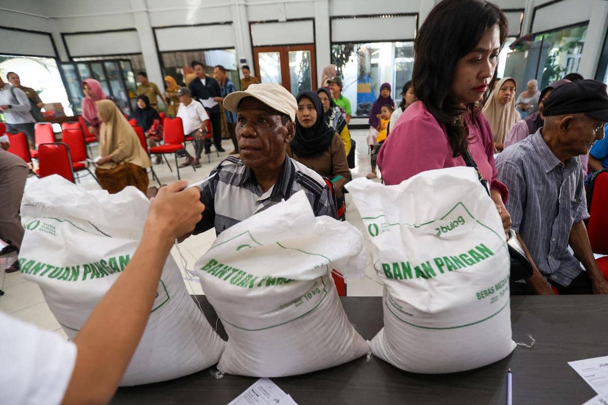 184 Ribu Warga Miskin di Surabaya Dapat Bantuan Beras untuk 3 Bulan