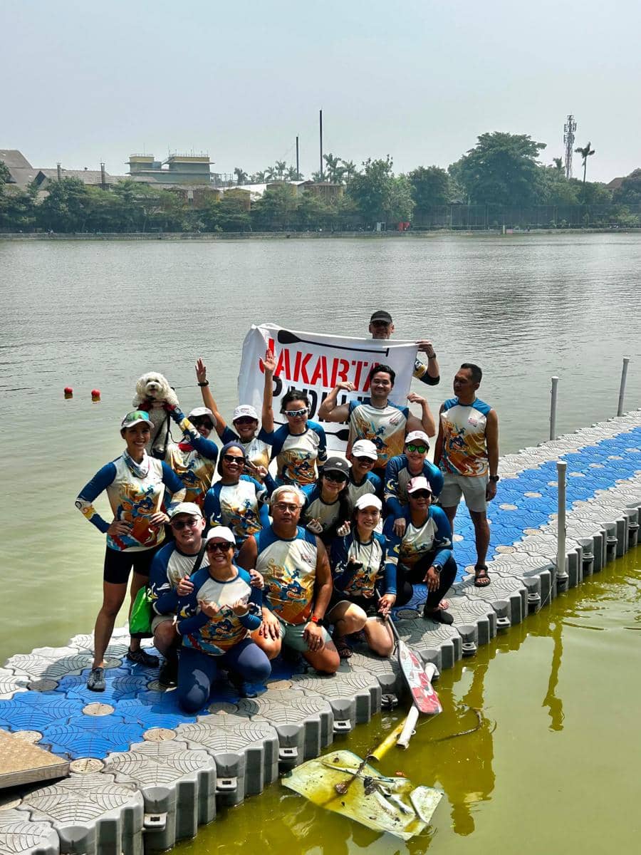 Nadia Mulya ikut lomba dayung perahu naga