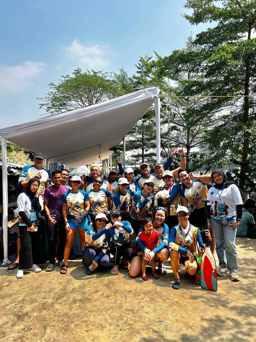 Nadia Mulya ikut lomba dayung perahu naga