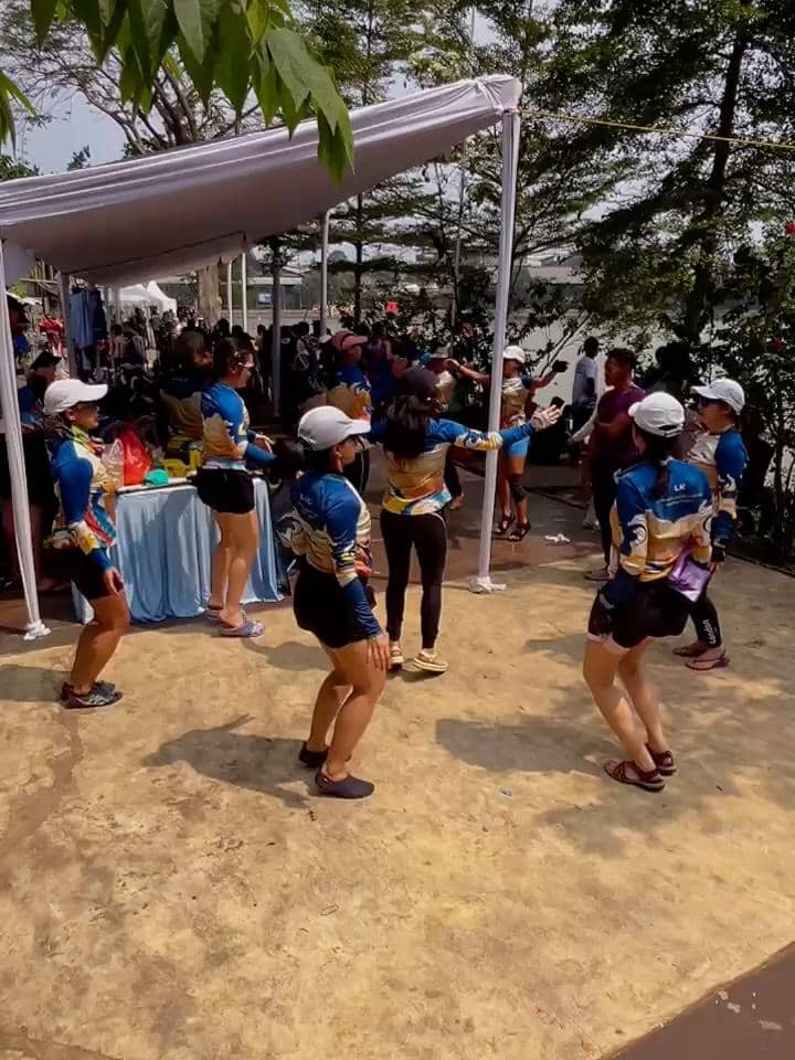 Nadia Mulya ikut lomba dayung perahu naga