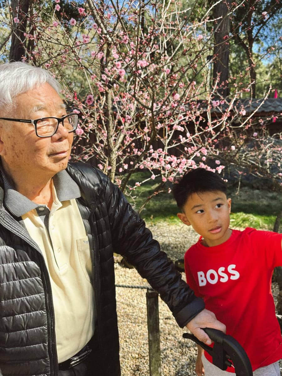 Keluarga Rini Yulianti jalan-jalan di Auburn Botanic Gardens