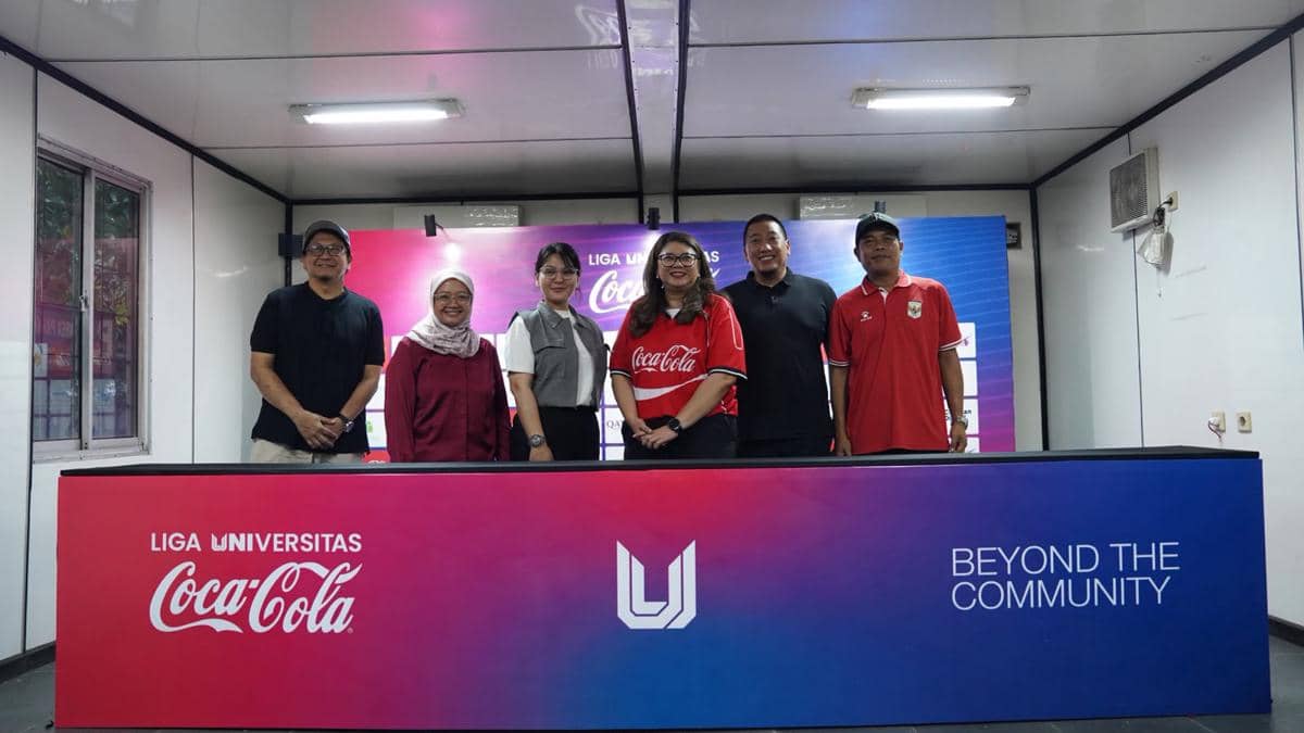 Suasana penutupan Liga Universitas Coca Cola Regional Jakarta yang telah tuntas dilaksanakan dengan peserta.