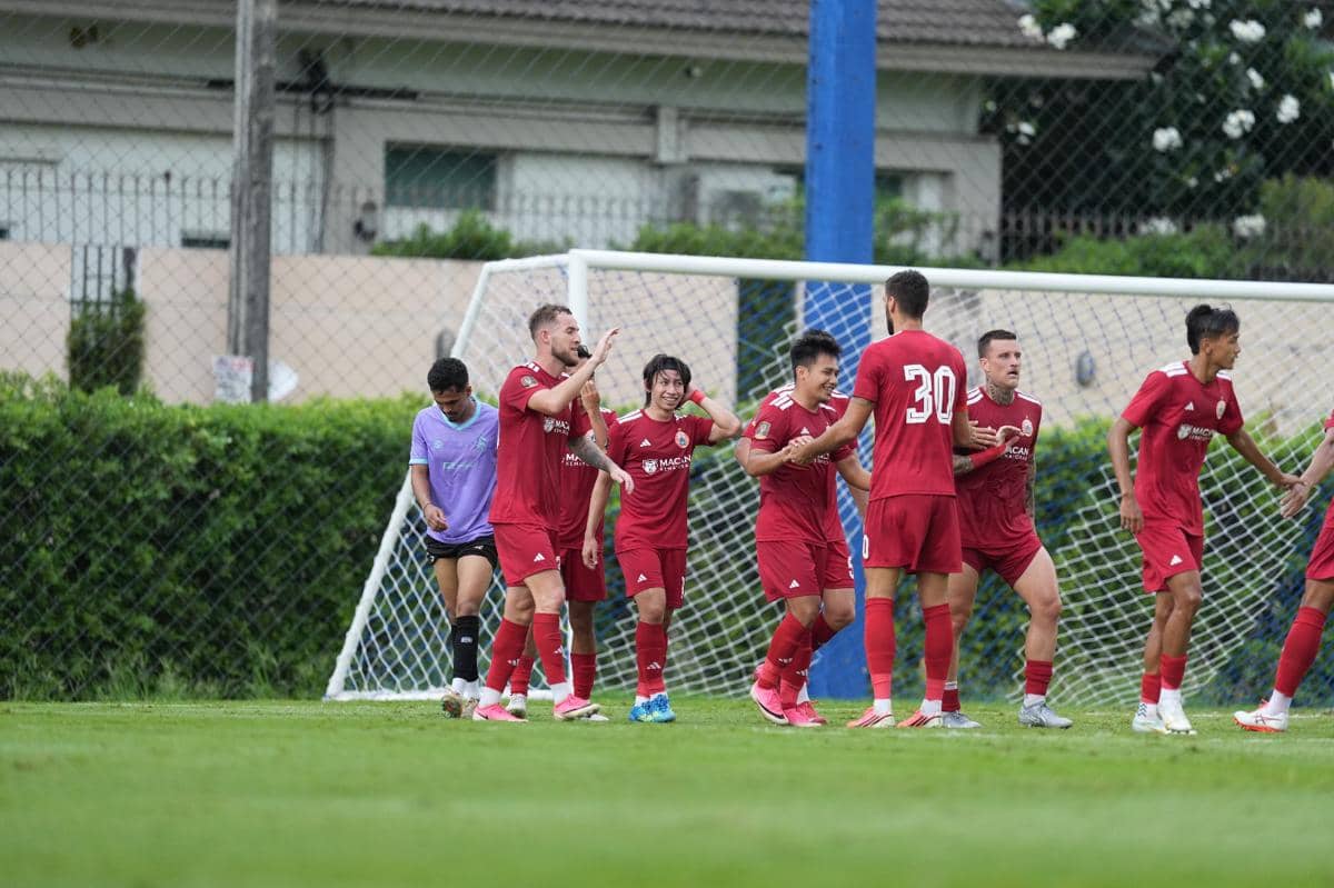 Para pemain Persija menjalani pertandingan uji coba melawan Chiangrai United di Thailand dalam persiapan tim.