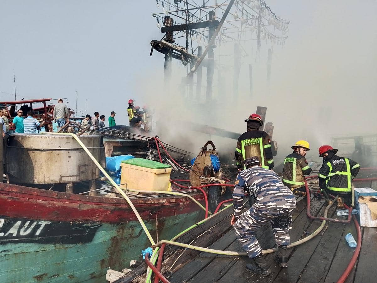 Kapal Ikan Terbakar di Gabion Belawan, 70 Persen Hangus