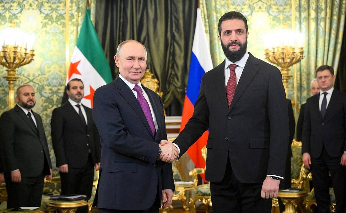 Presiden Suriah Ahmed al-Sharaa melakukan kunjungan ke Presiden Russia Vladimir Putin pada Januari 2026.