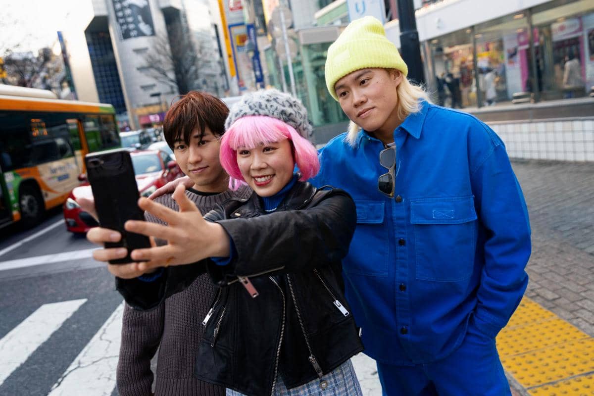 5 Perbedaan Gaya Fashion Korea dan Jepang, Siluet Sampai Warna! 