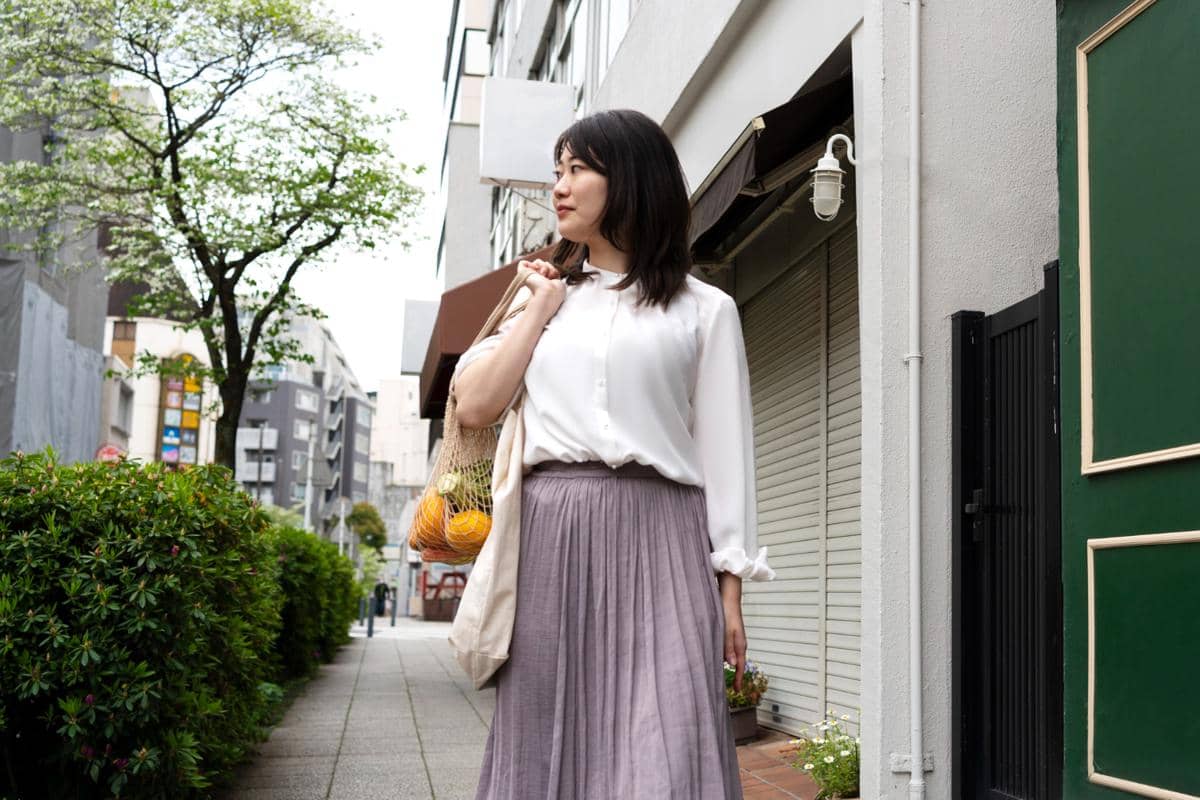 ilustrasi perbedaan gaya fashion Korea dan Jepang