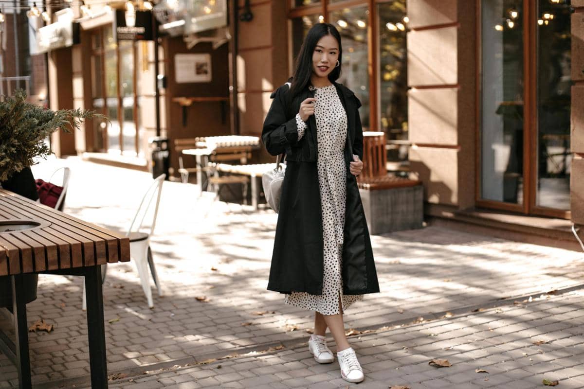 ilustrasi perbedaan gaya fashion Korea dan Jepang 