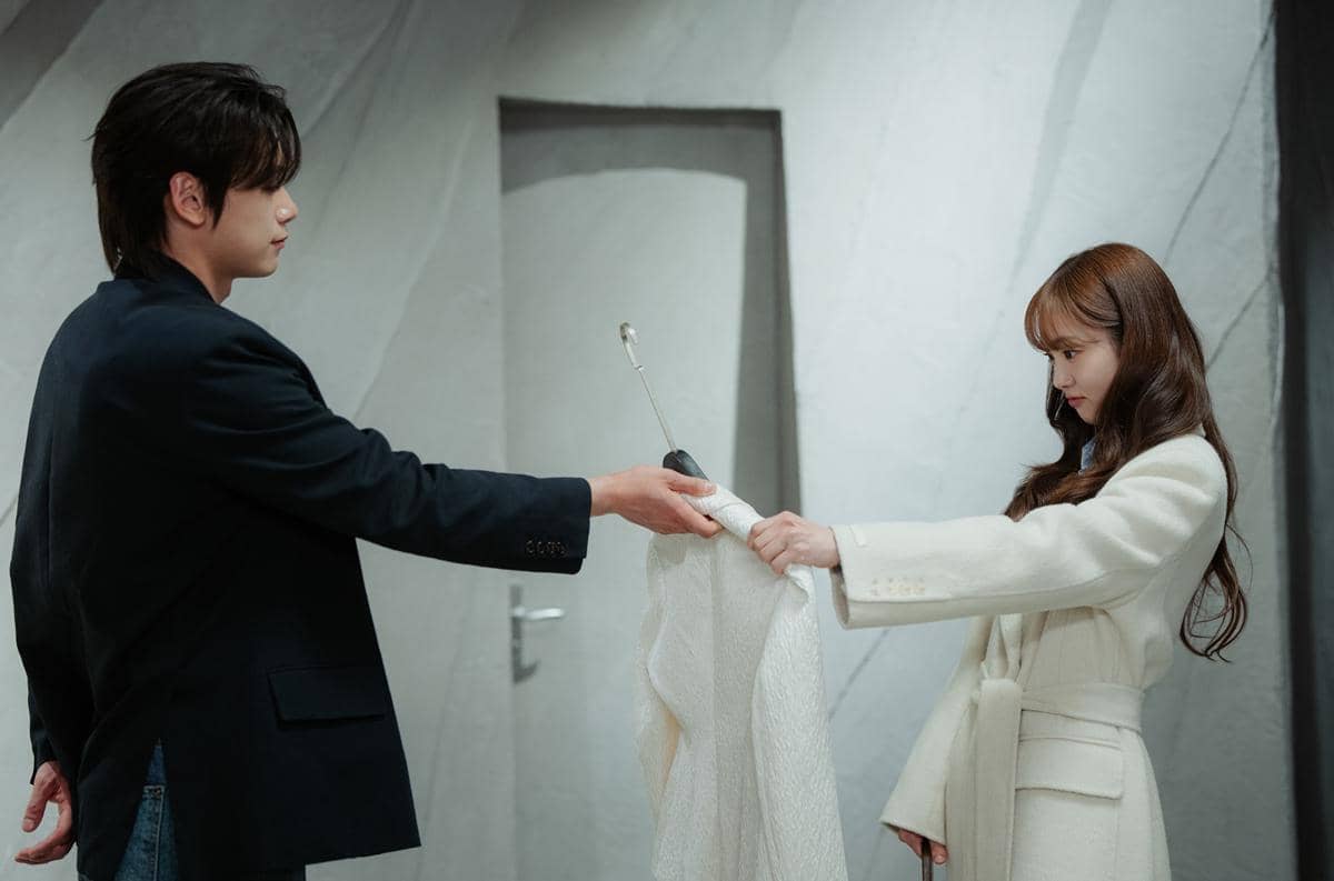 5 Tanda Lee Chan Melihat Da Reum Secara Berbeda di My Bias, My Boss