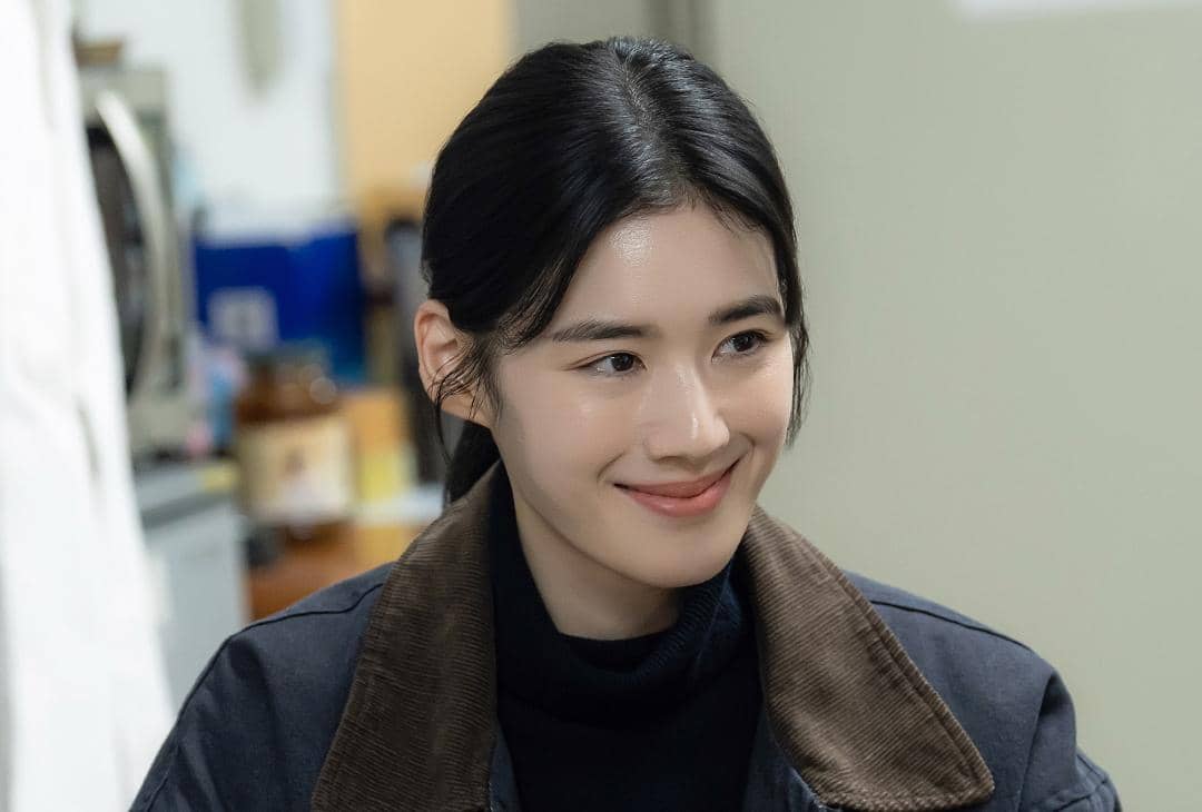 Still cut promosi drama Korea Flex x Cop 2 yang diunggah melalui akun Instagram resmi SBS Drama untuk serial tersebut.