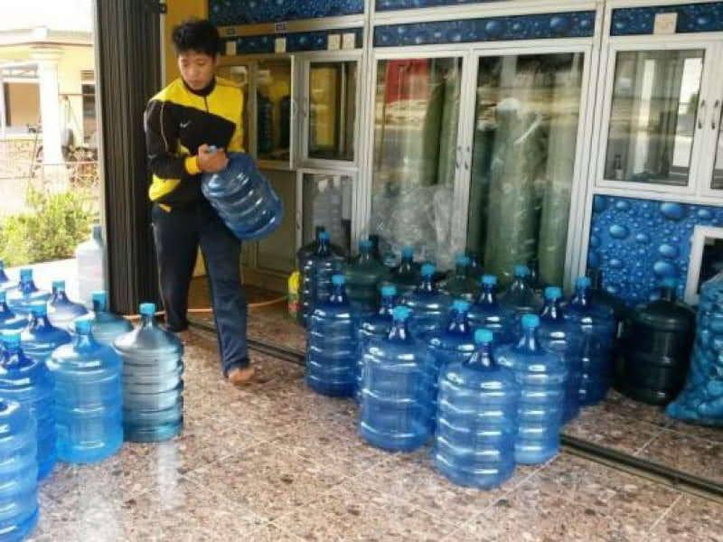 Perbedaan Galon Isi Ulang Depot dan Galon Guna Ulang Bermerek