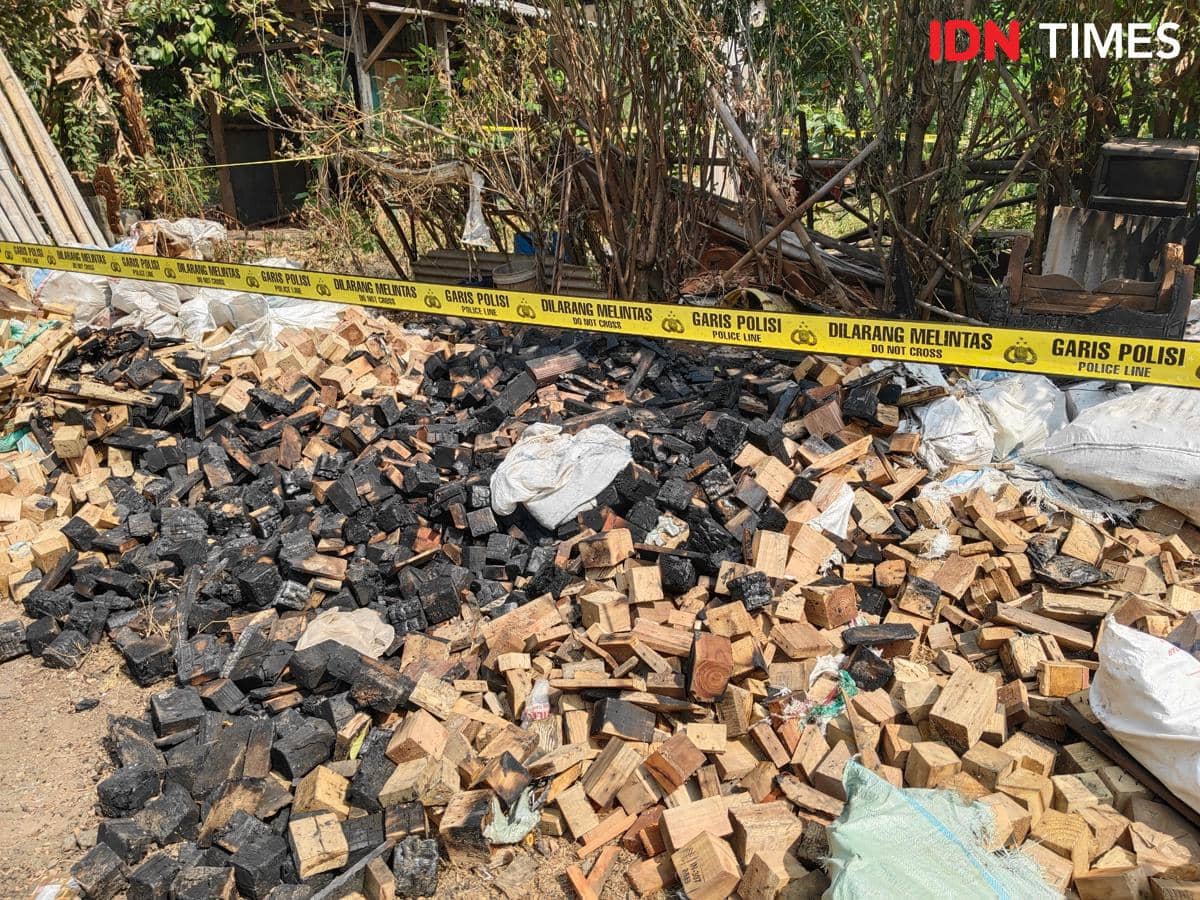 TKP penemuan jasad yang hangus terbakar di Bekasi.
