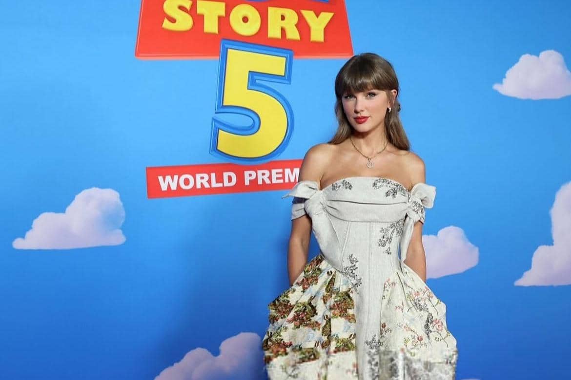 Taylor Swift dalam promosi film animasi Toy Story 5