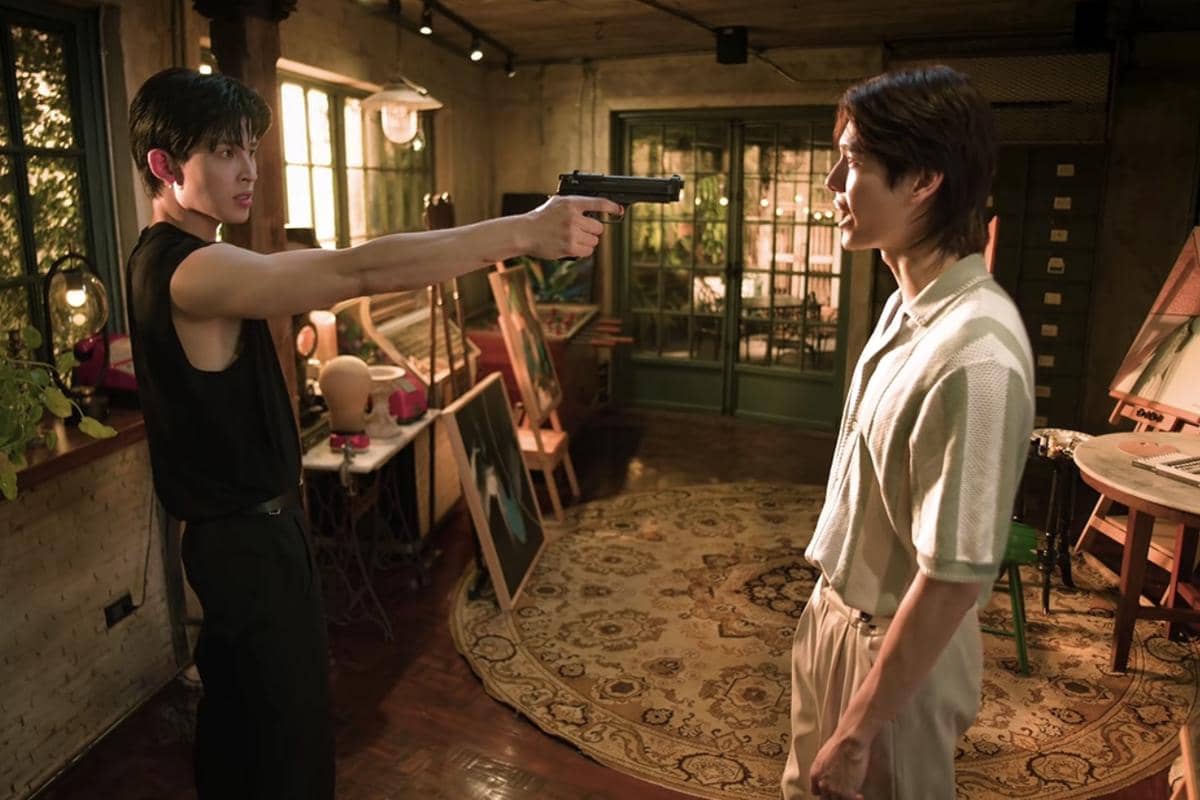 Cuplikan adegan drama The Missing Sunshine dari GMMTV yang menampilkan para karakter dalam suasana emosional.