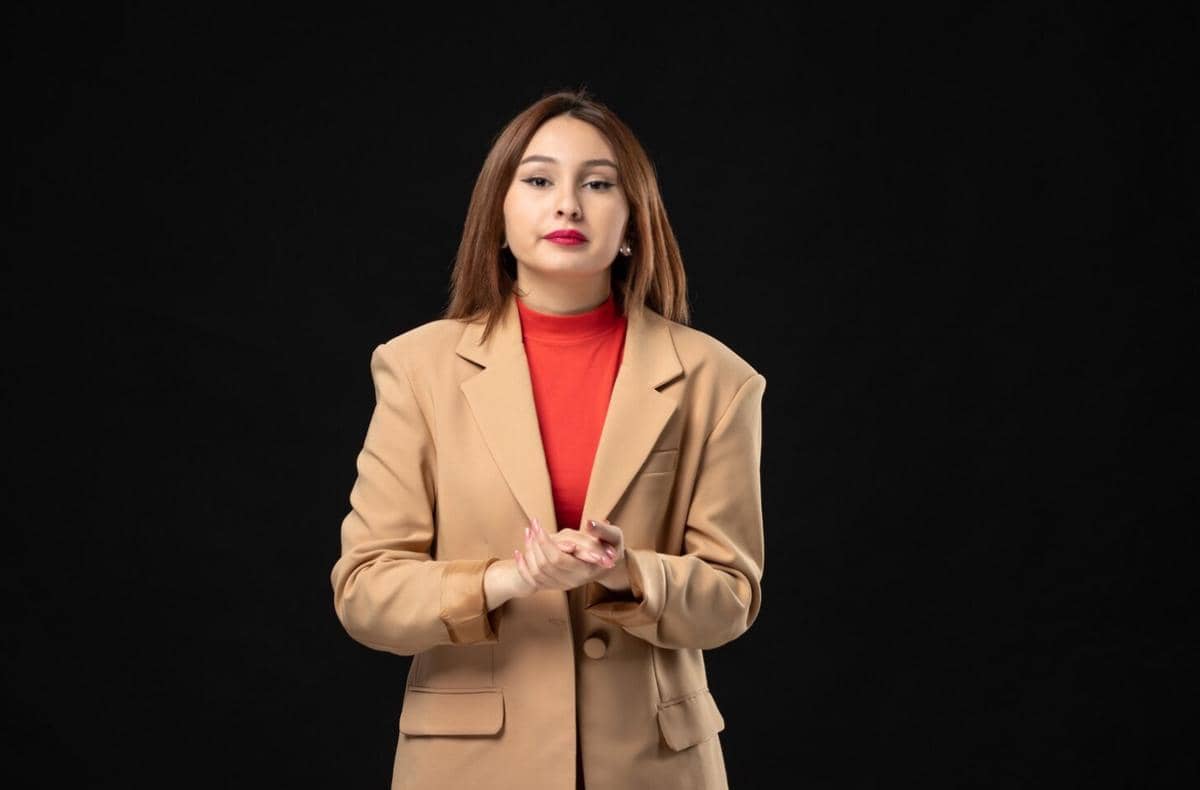 Ilustrasi manajer artis yang mengatur jadwal, komunikasi, dan kebutuhan profesional seorang talent di industri hiburan.