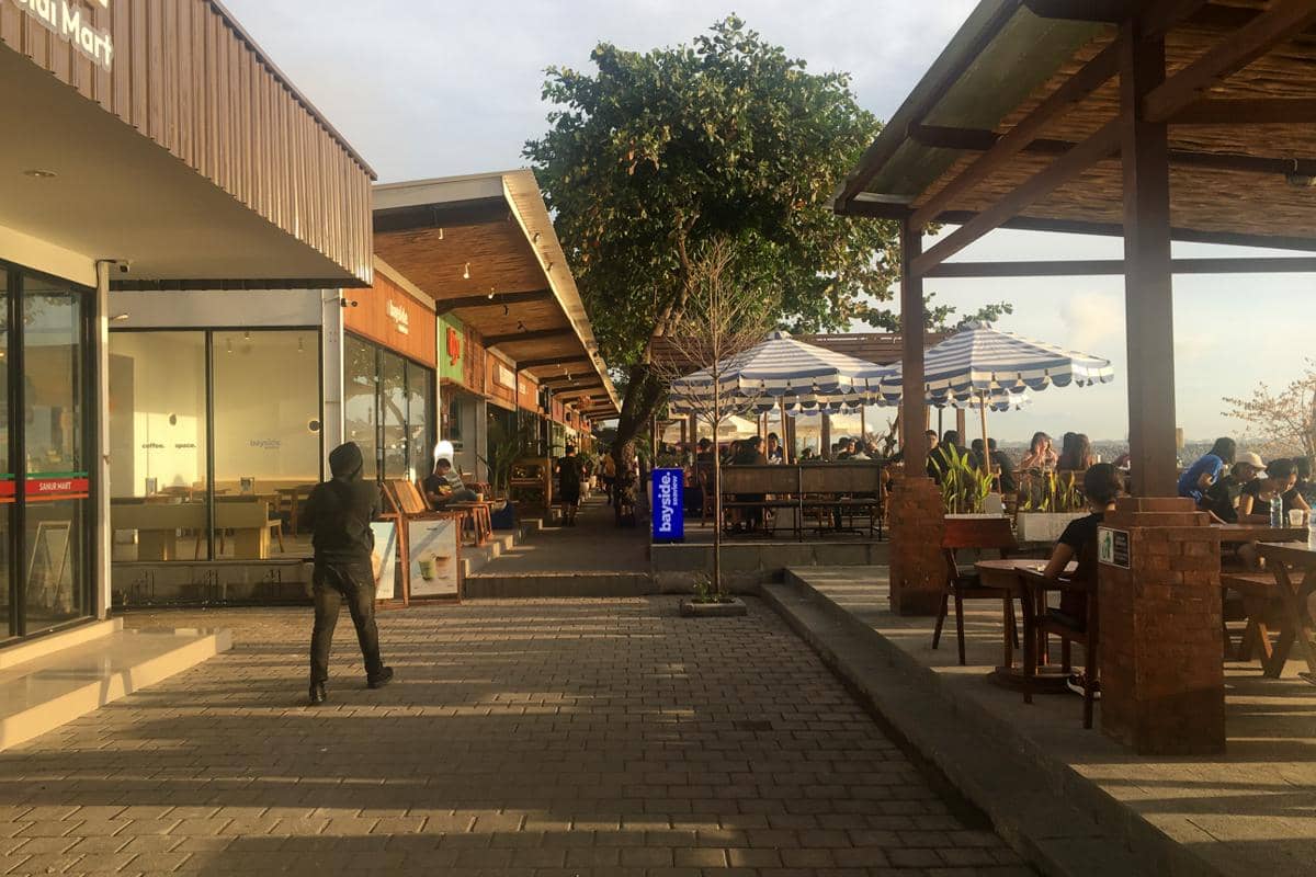 beberapa kafe di Pantai Bangsal (dok.pribadi/Natalia Indah)