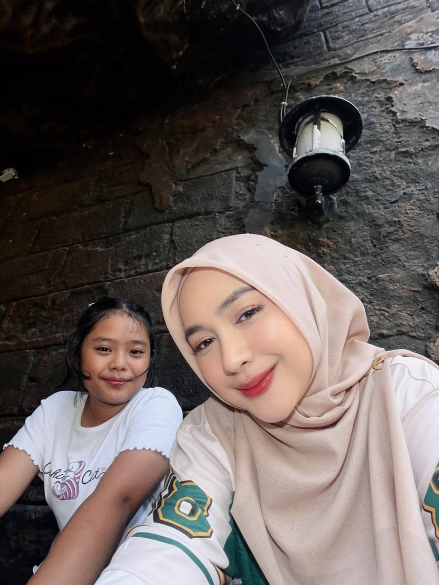 Ria Ricis dan keluarga liburan di Dufan