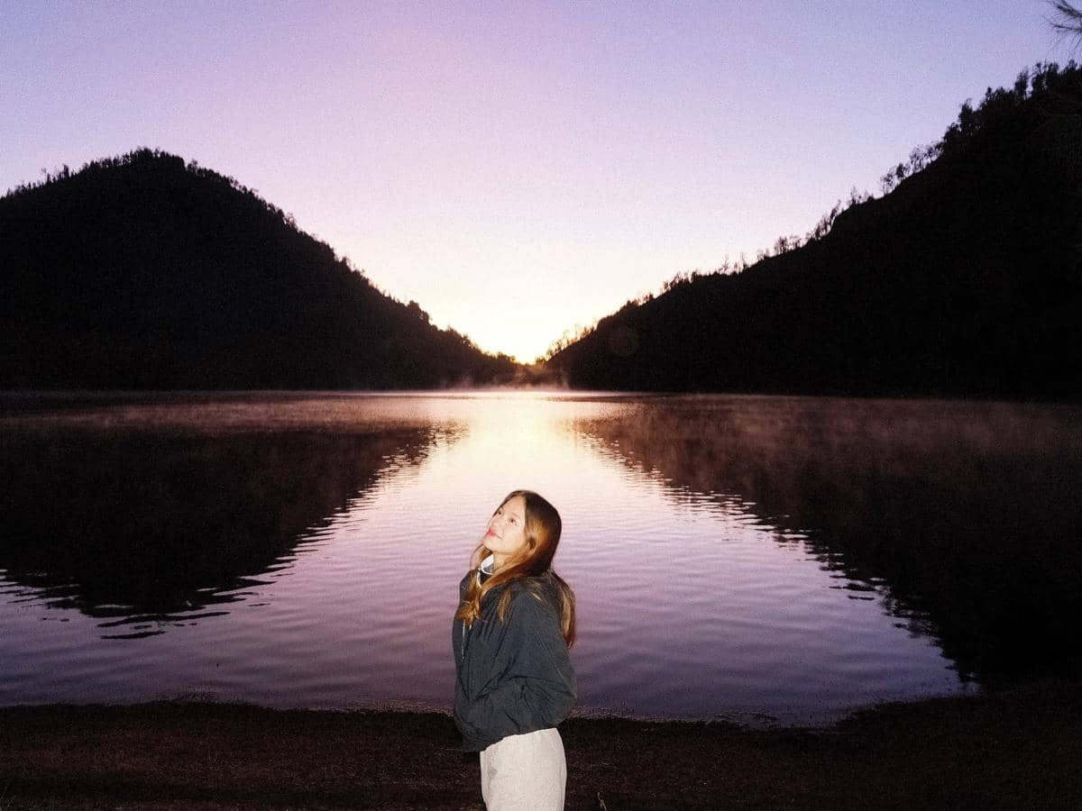 Bella Graceva saat liburan di Ranu Kumbolo