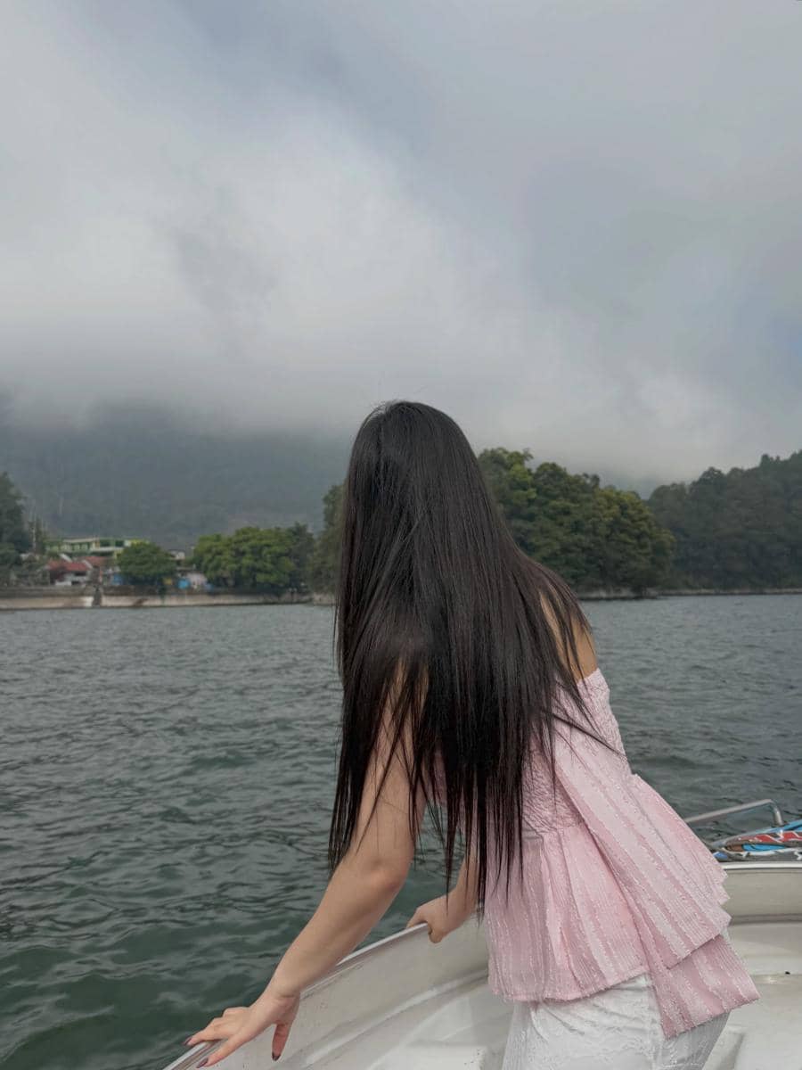 Salmafina Sunan liburan di Telaga Sarangan
