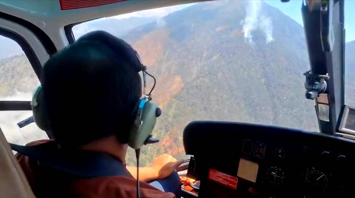 Karhutla Arjuno-Welirang Masih Membara, Helikopter Guyur 8.000 Liter