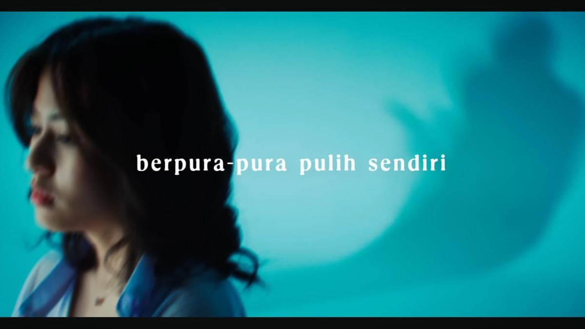 cuplikan video lirik "Penyangkalan"