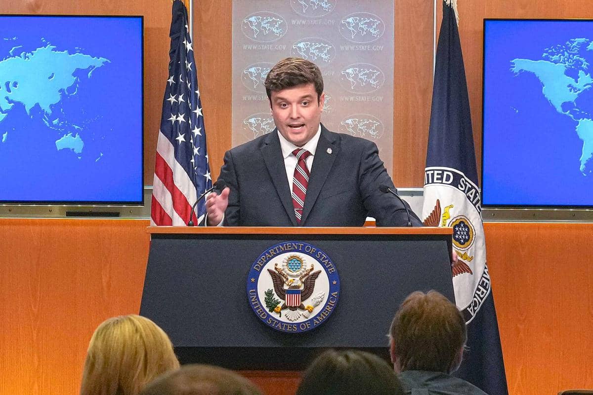 Wakil Juru Bicara Kementerian Luar Negeri Amerika Serikat, Tommy Pigott, sedang memimpin konferensi pers harian di gedung Kementerian Luar Negeri AS di Washington, D.C., pada 26 Juni 2025.