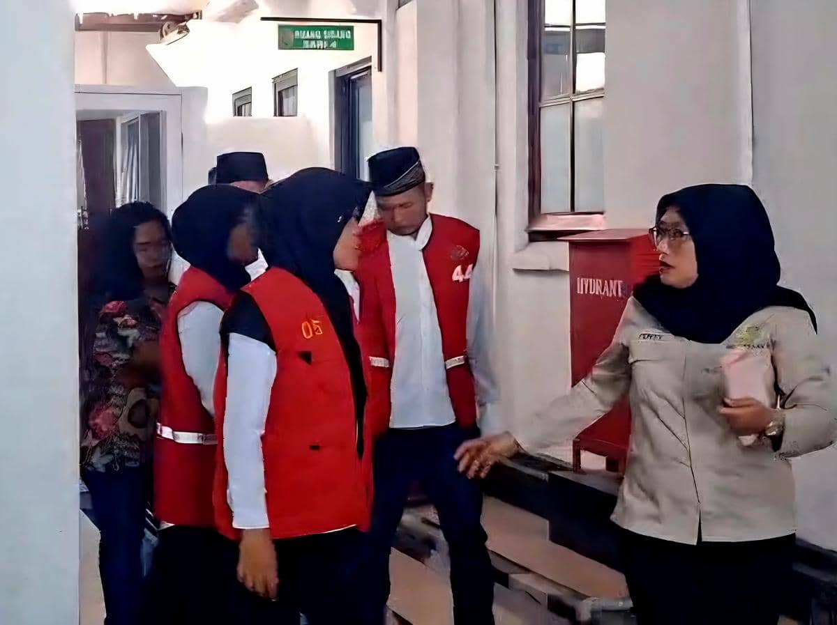 Tawarkan Layanan 3some Rp3 Juta via MiChat, Dua Warga Bekasi Diadili