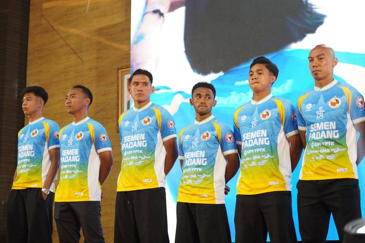 Jersey tandang Semen Padang untuk musim 2026/27 dengan desain resmi klub yang dipublikasikan oleh Semen Padang.