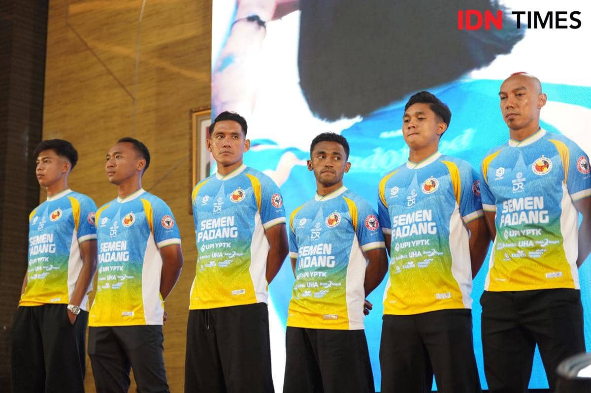 Jersey tandang Semen Padang untuk musim 2026/27 dengan desain resmi klub yang dipublikasikan oleh Semen Padang.