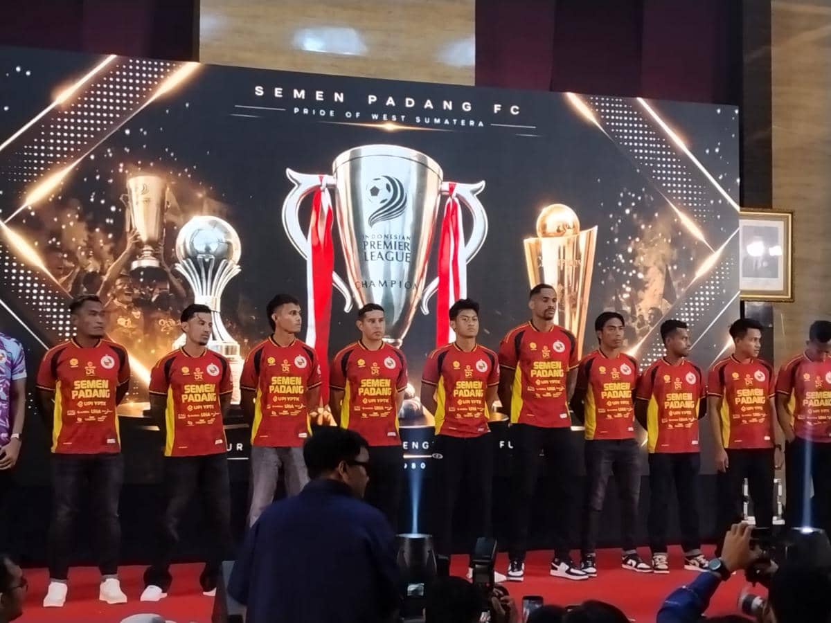 Suasana prosesi peluncuran tim dan jersey Semen Padang untuk menghadapi kompetisi Championship musim 2026/27.