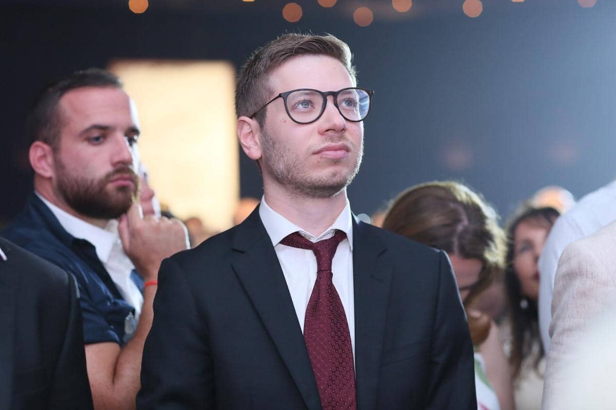 Salah satu putra Benjamin Netanyahu, Yair Netanyahu, sedang menghadiri acara peringatan kemerdekaan Israel di Yerusalem pada 2 Juli 2019.