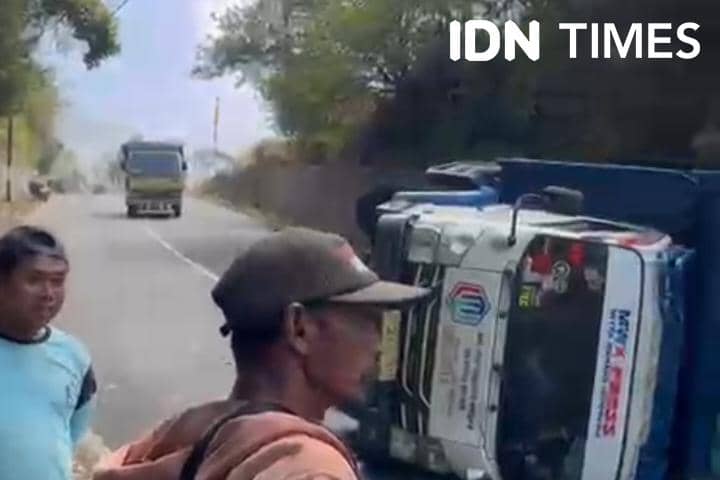 Ikuti Google Maps, Truk Terguling di Jalur Ekstrem Sarangan Magetan
