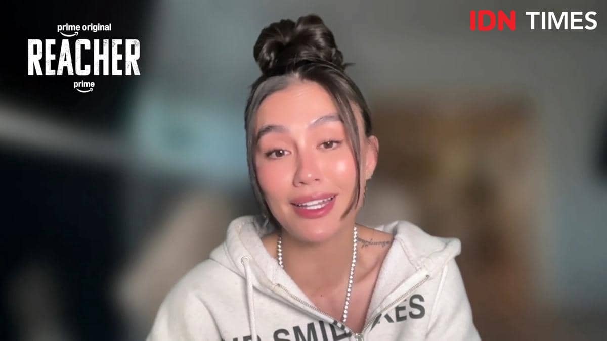 Agnez Mo berbicara dalam wawancara Zoom bersama IDN Times pada 18 Agustus 2026 dengan latar ruangan.