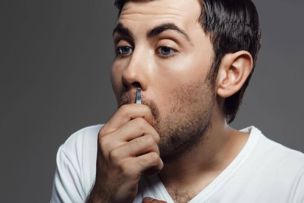 Suka Cabut Bulu Hidung? Kenali Risiko Kesehatan dari Kebiasaan Ini