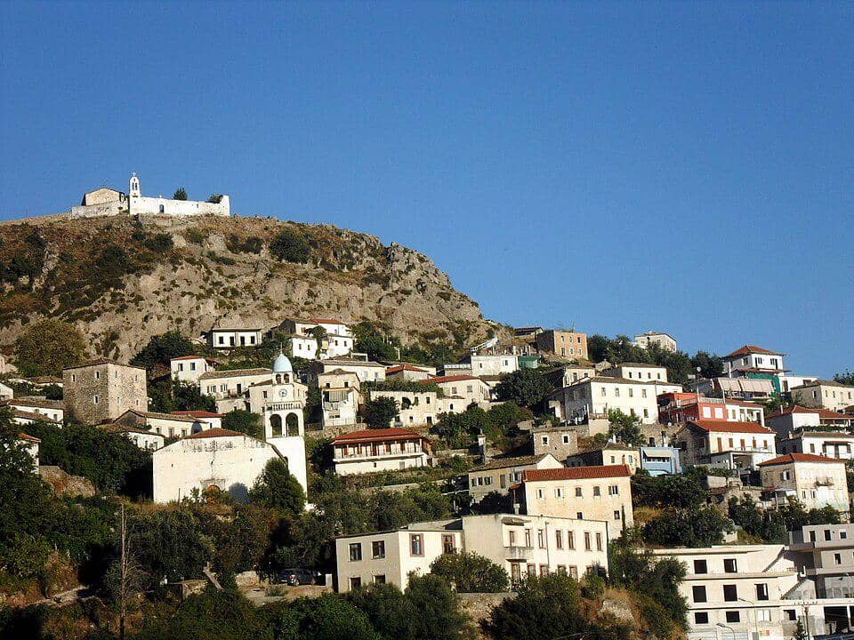 Desa Dhermi di Albania