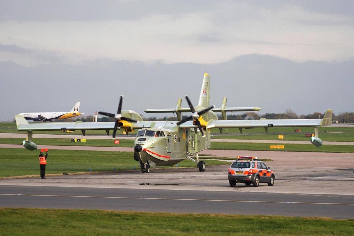 Fungsi utama pesawat air Bombardier CL-415