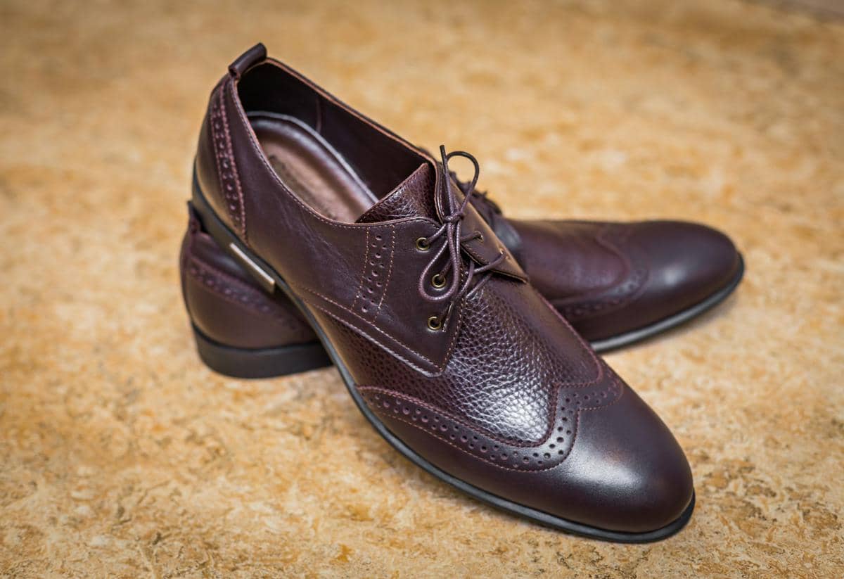5 Perbedaan Sepatu Oxford dan Derby, Pria Wajib Tahu!