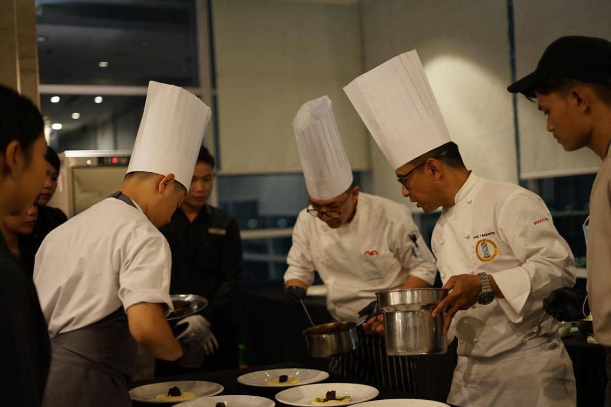 Hidangan Signature Aussie Beef New Creation hasil kolaborasi MLA tersaji di meja The Kitchen Restaurant, Aryaduta Medan.