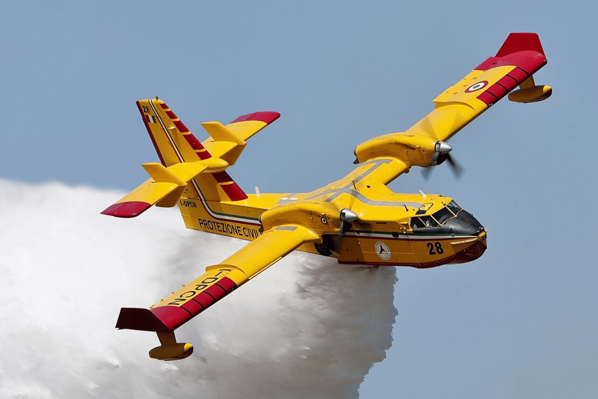 Spesifikasi Bombardier CL-415, Pesawat Pemadam Karhutla