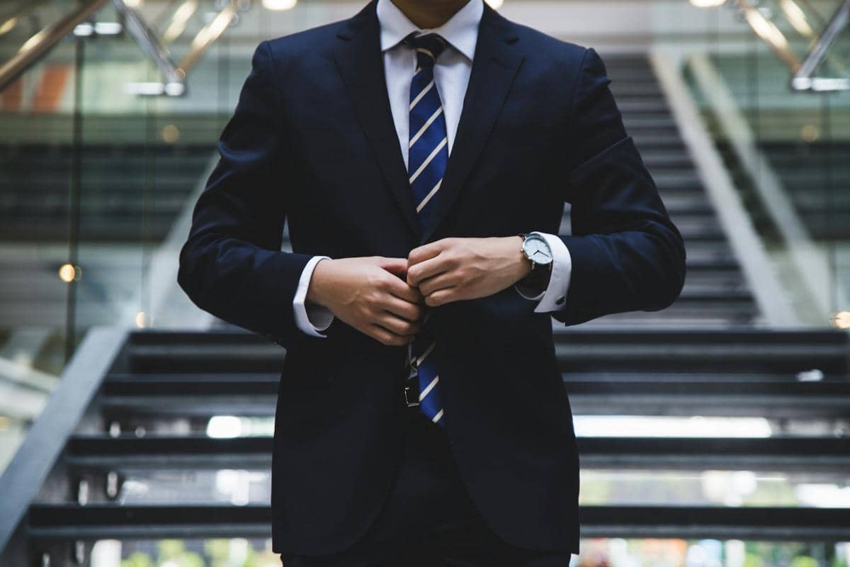 5 Perbandingan Jas dan Blazer, Mana yang Cocok untuk Acara Formal?