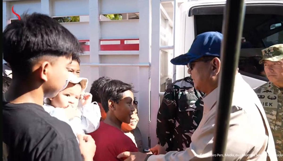 Momen Anak NTT Salaman dengan Prabowo: Oke Gas, Goyang-Goyang Pak