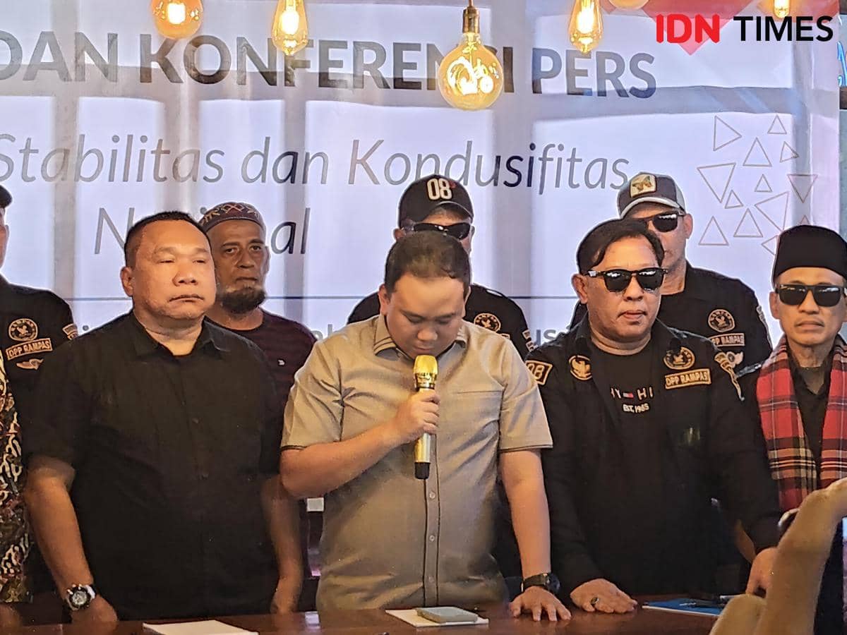 Kurniawan, Ketua Umum GCP, berbicara dalam diskusi dan konferensi pers tentang stabilitas politik di Jakarta Selatan.