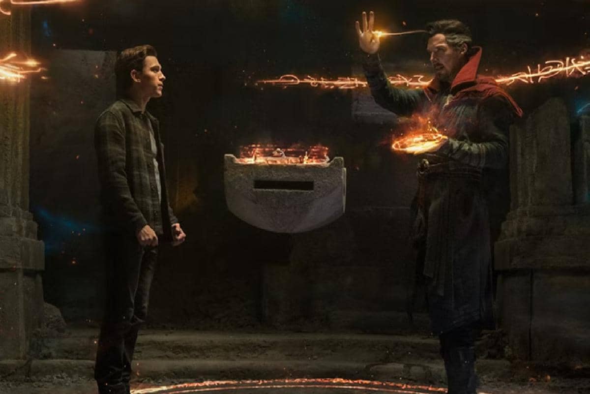 Peter Parker menganggu mantra Doctor Strange