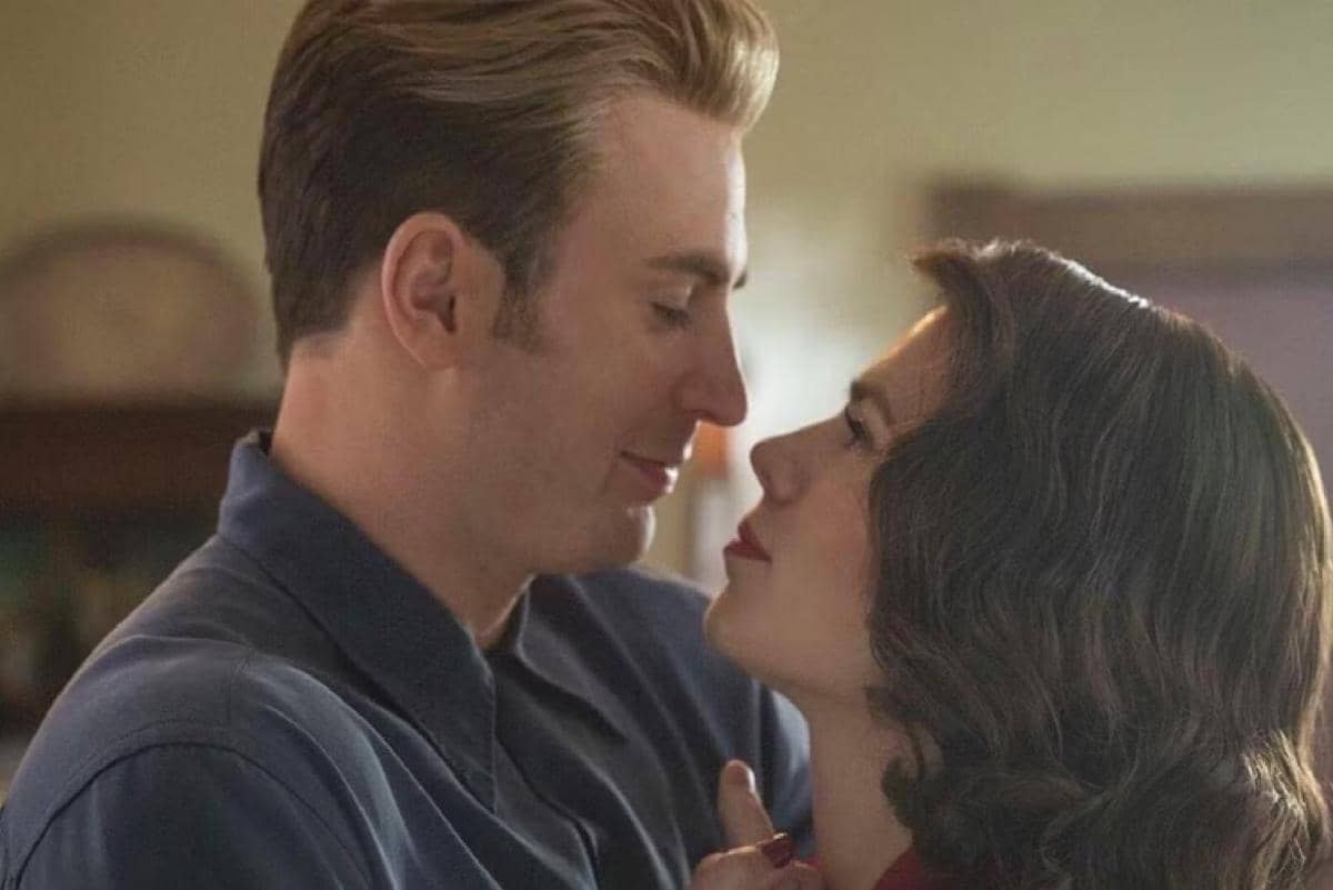 Steve Rogers memutuskan hidup bersama Peggy di masa lalu