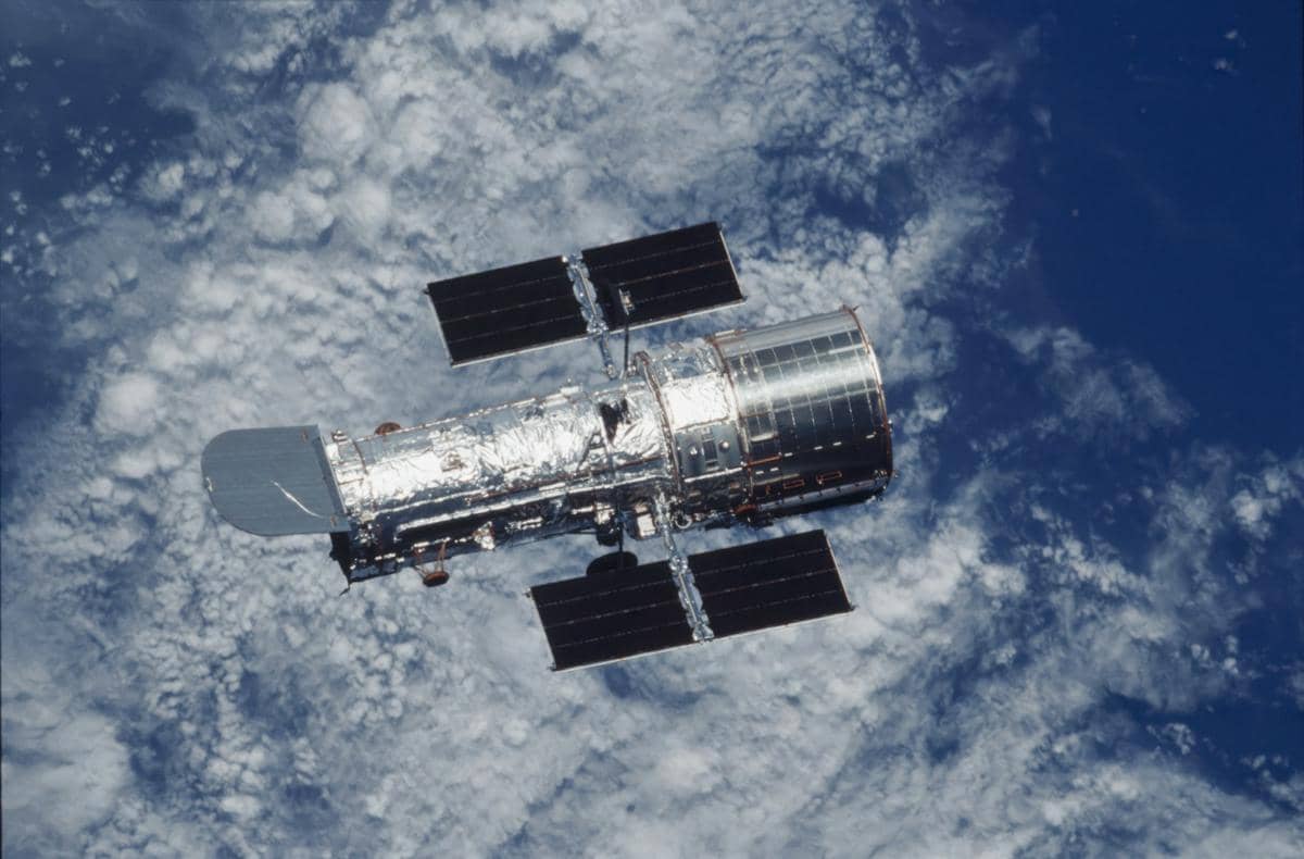 ilustrasi satelit
