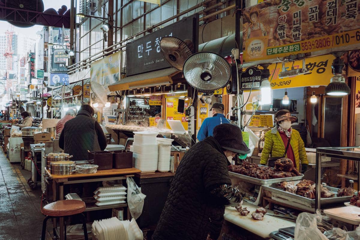 5 Pasar Tradisional Korea Selatan yang Wajib Dikunjungi Pencinta Kuliner